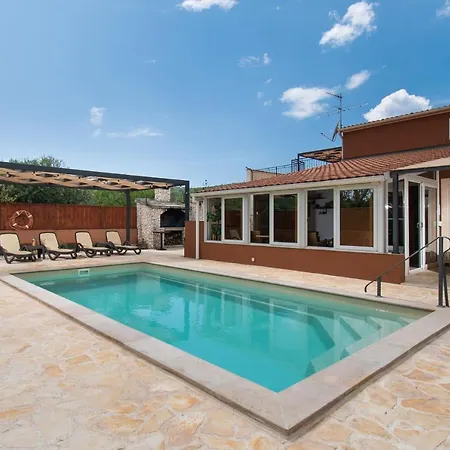 Вилла Jakov Дубрава