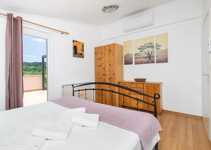 Jakov * Dubrava (Sibenik-Knin)